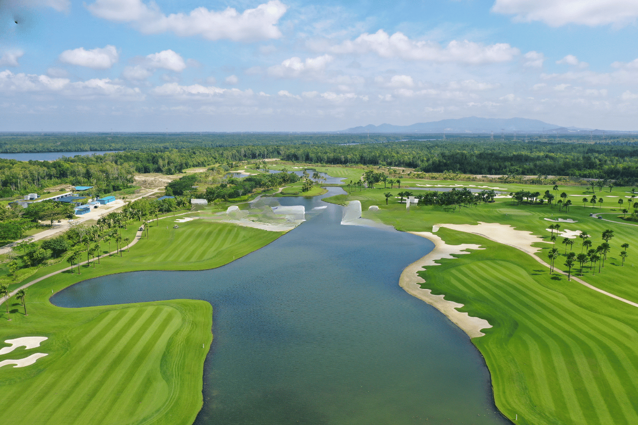Forest City Golf Resort course with fairways and lakes