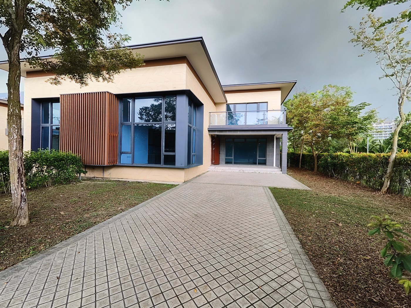 Villa V120 front exterior with private garden